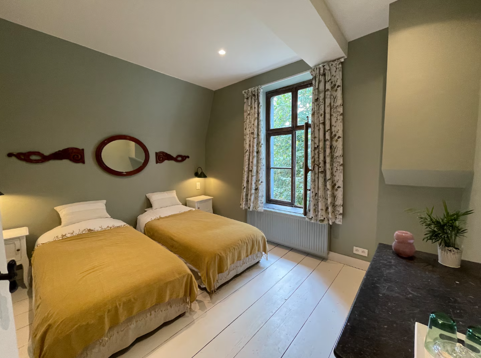 Shared twin bedroom with two single beds and garden view